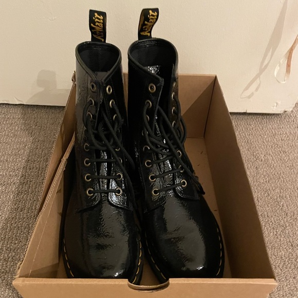 Dr Martens Distressed Patent Leather 8 Hole Docs Black Sz 9 - Picture 5 of 7